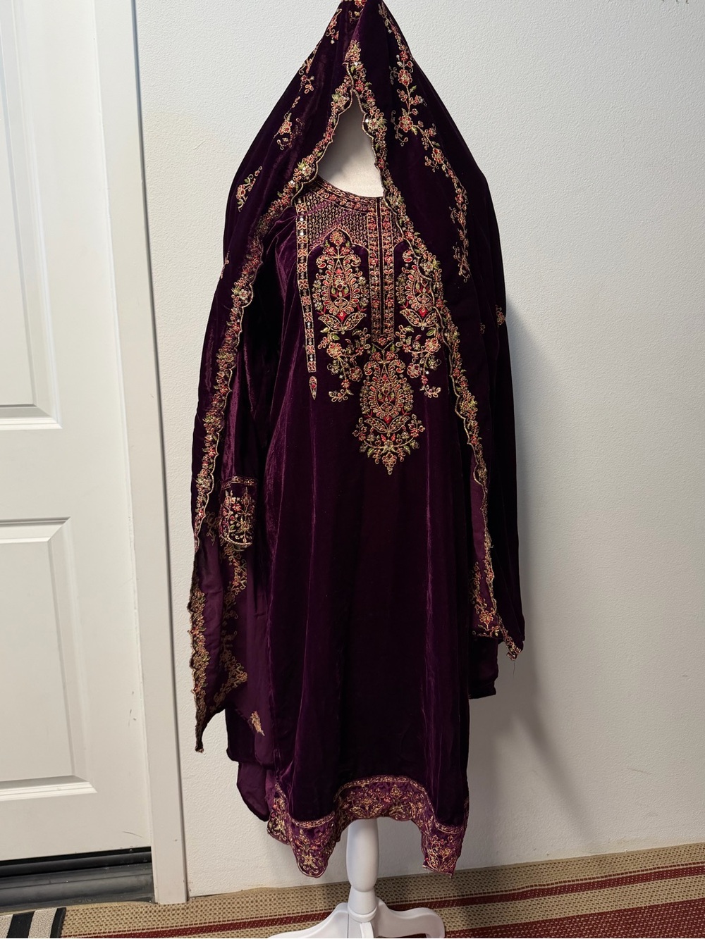 Parisha by A&S Purple Velvet Embroidered Pakistani 3 Piece Suit Size L Winter Fo